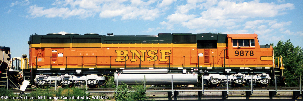 BNSF SD70MAC 9878